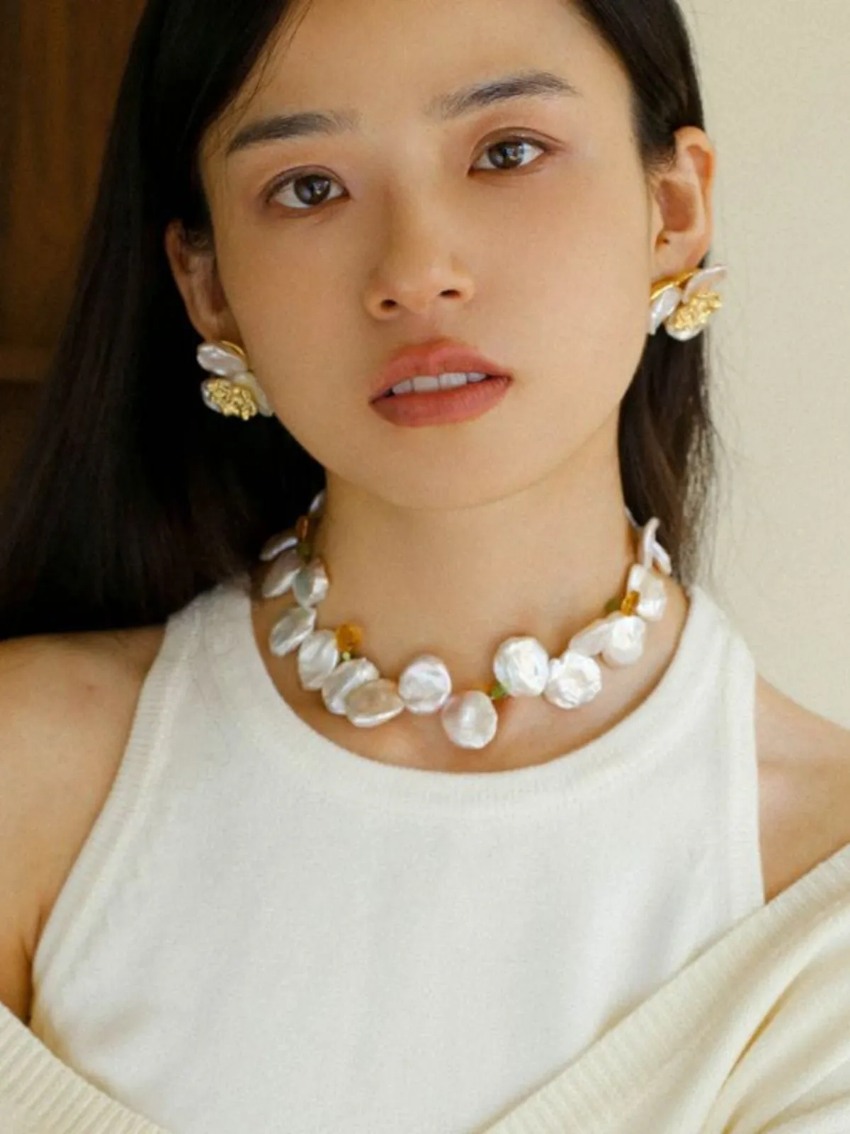 Exaggerated Large Petal Baroque Pearls Necklace