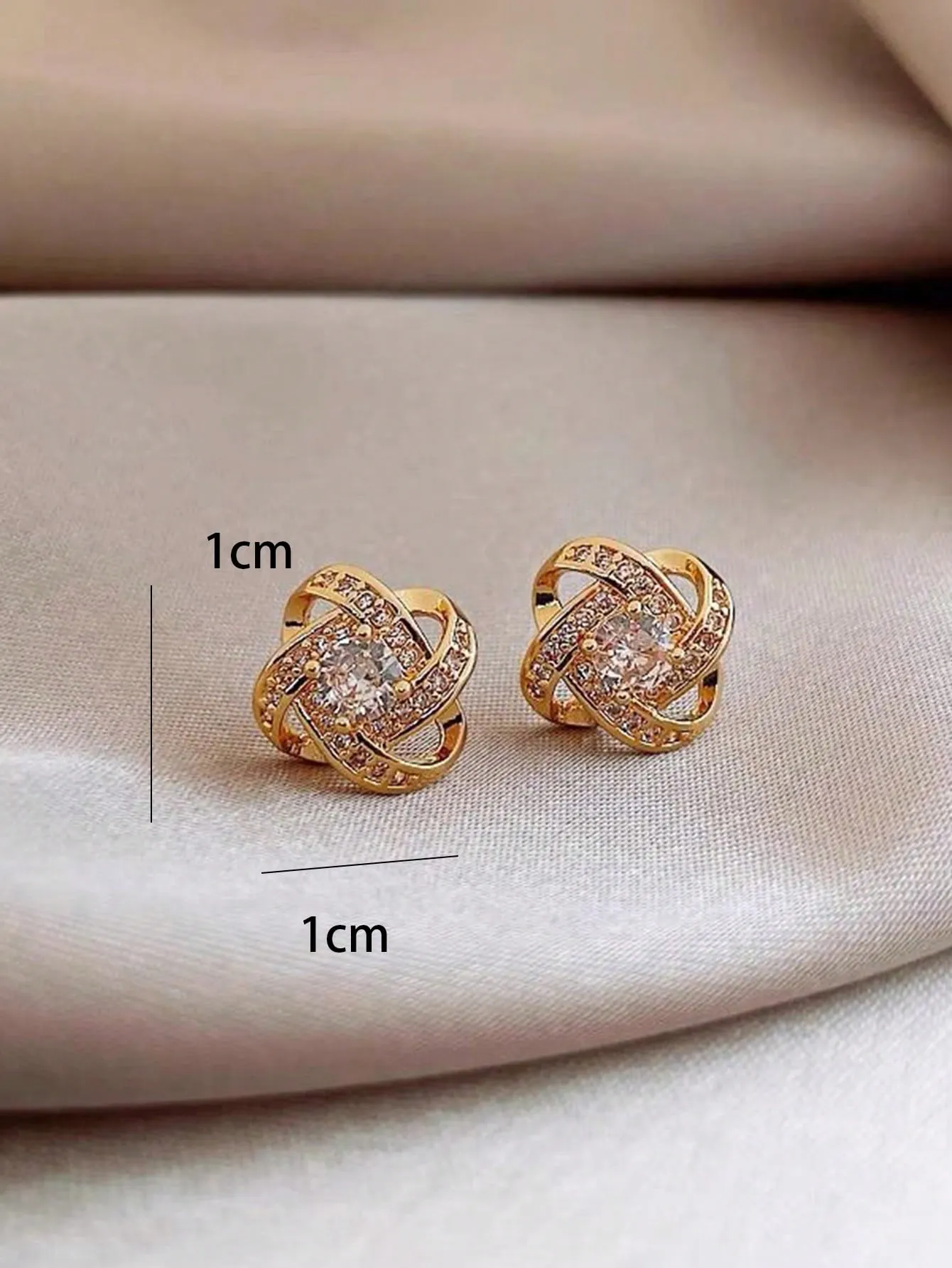 High-end & Unique Design Clover Shaped Stud Earrings for Women