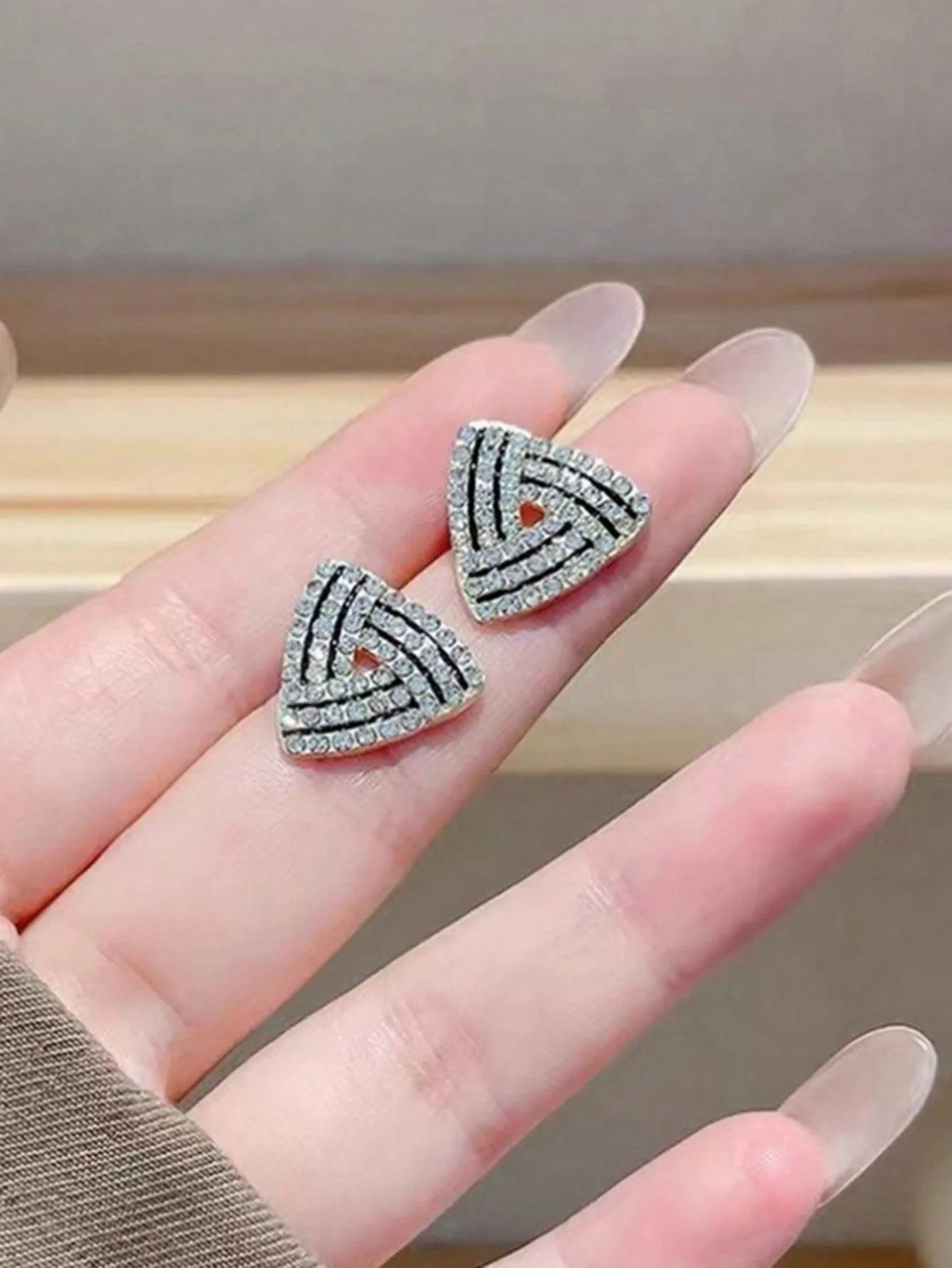 High-end & Unique Design Clover Shaped Stud Earrings for Women