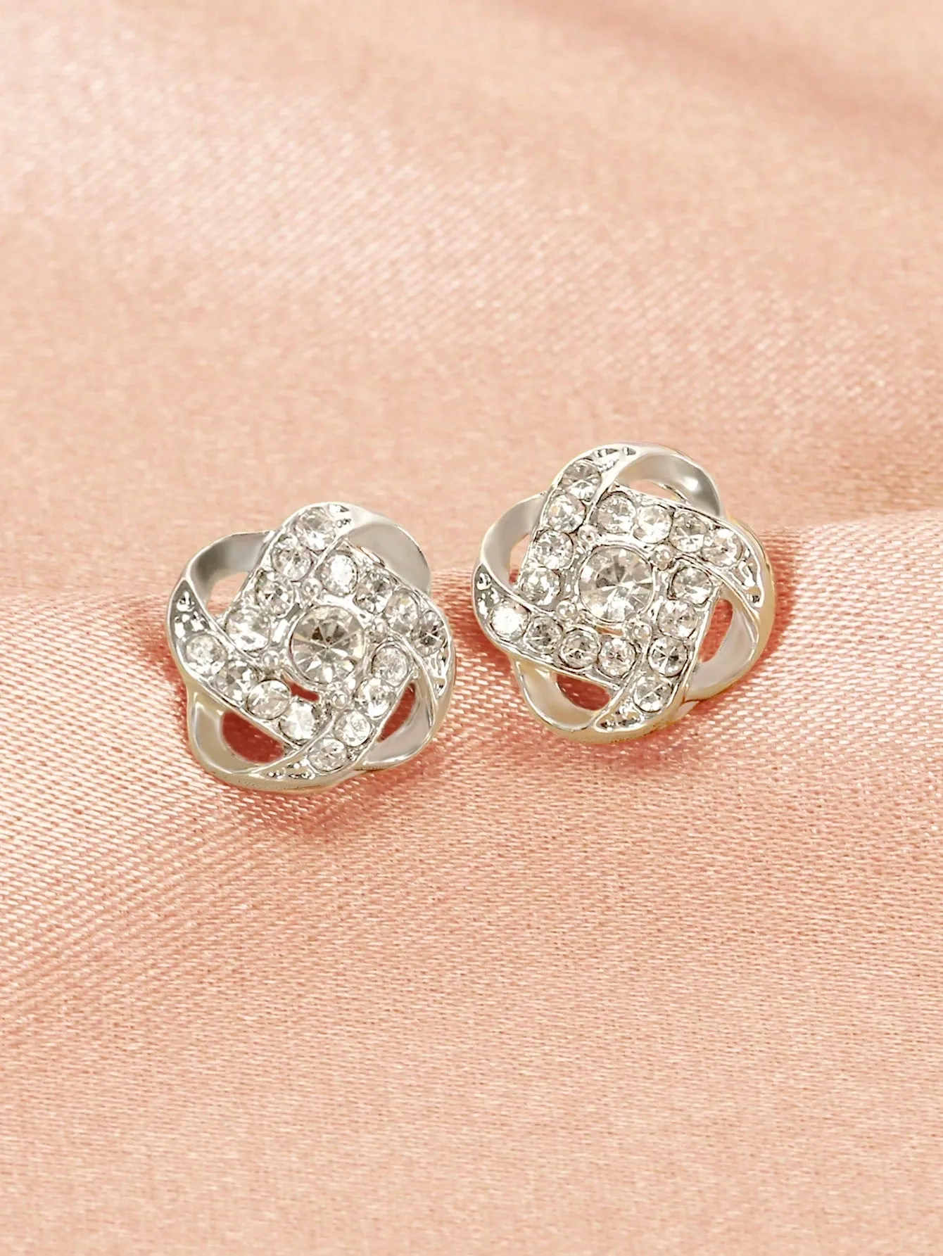 High-end & Unique Design Clover Shaped Stud Earrings for Women