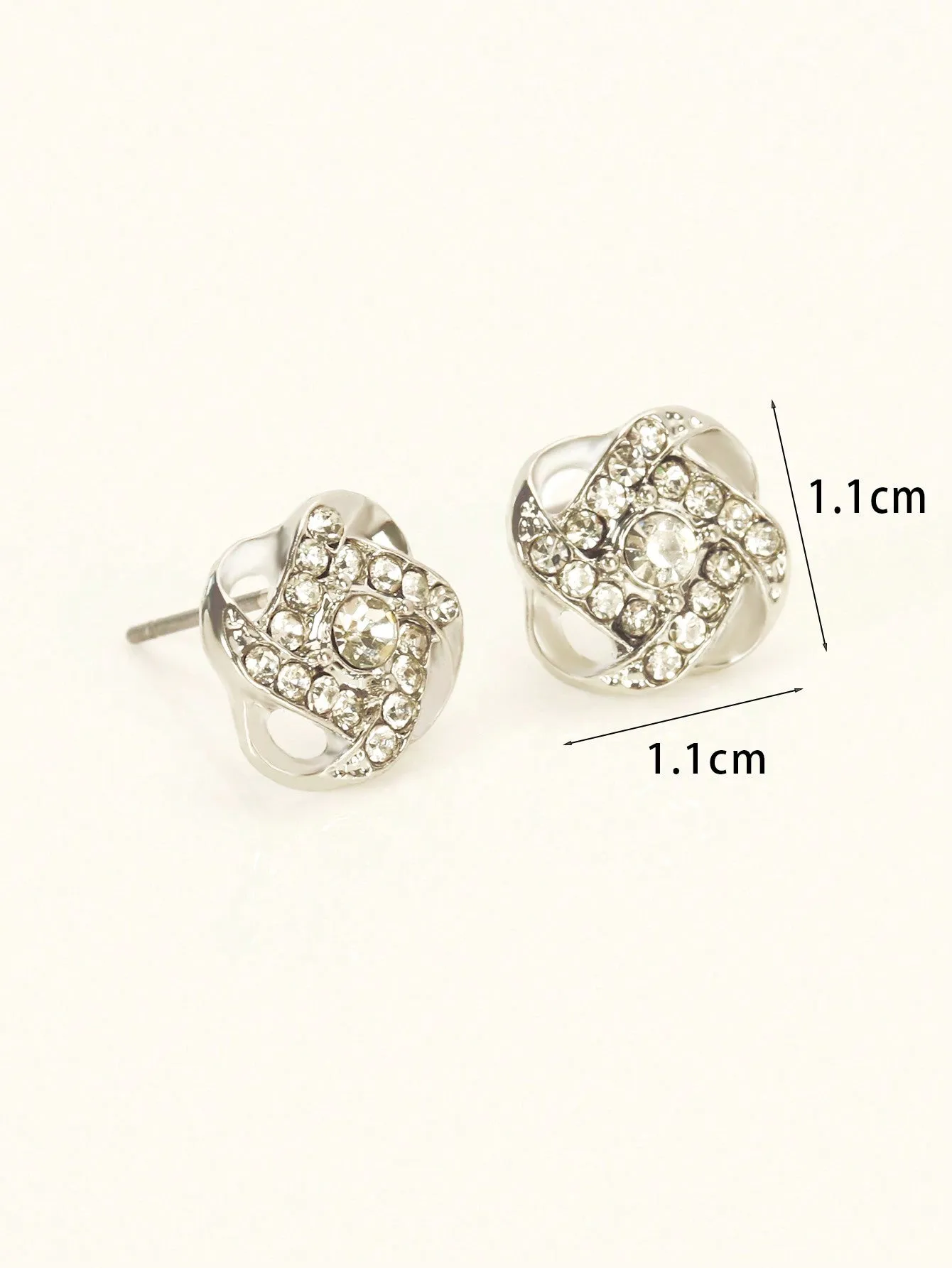 High-end & Unique Design Clover Shaped Stud Earrings for Women