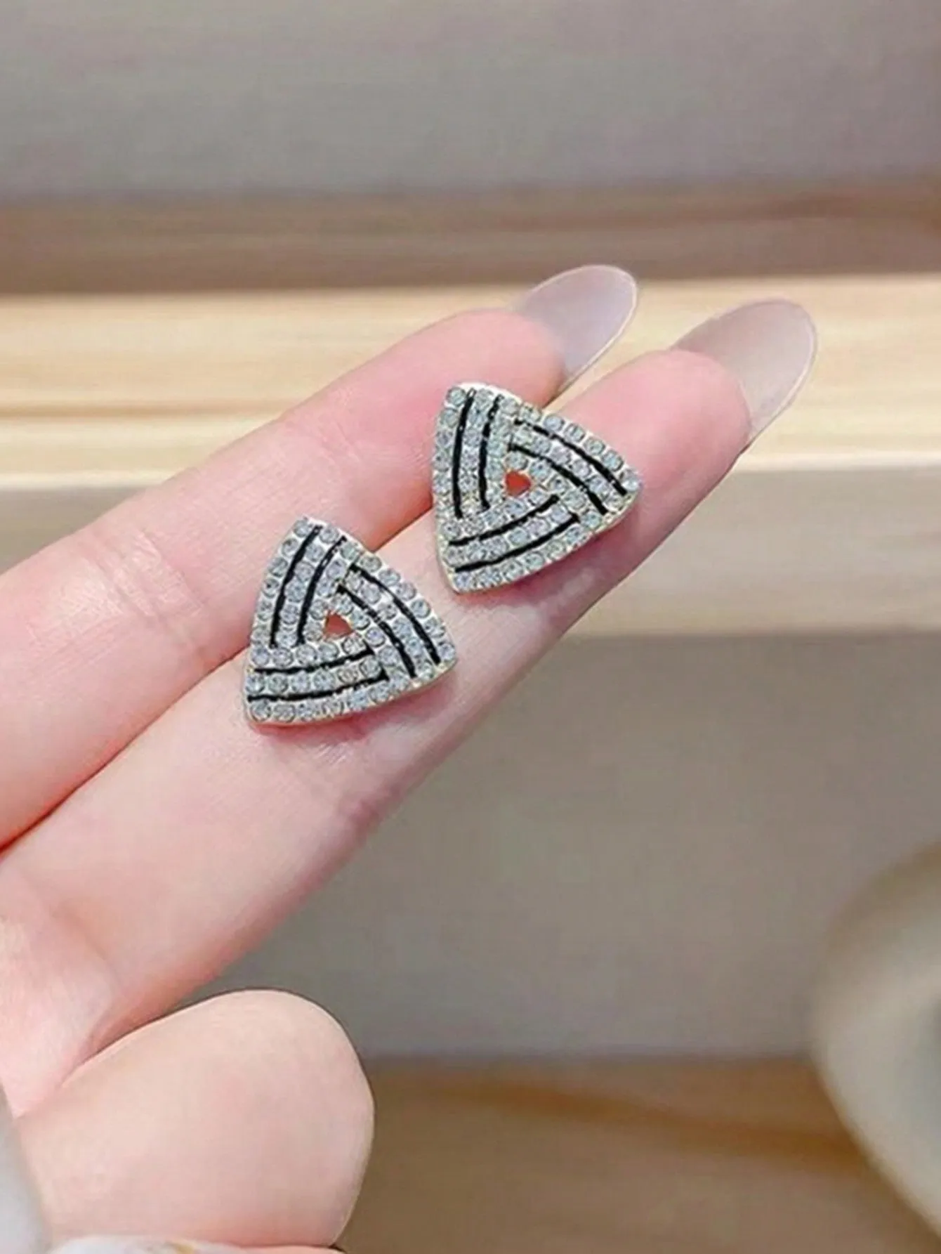 High-end & Unique Design Clover Shaped Stud Earrings for Women